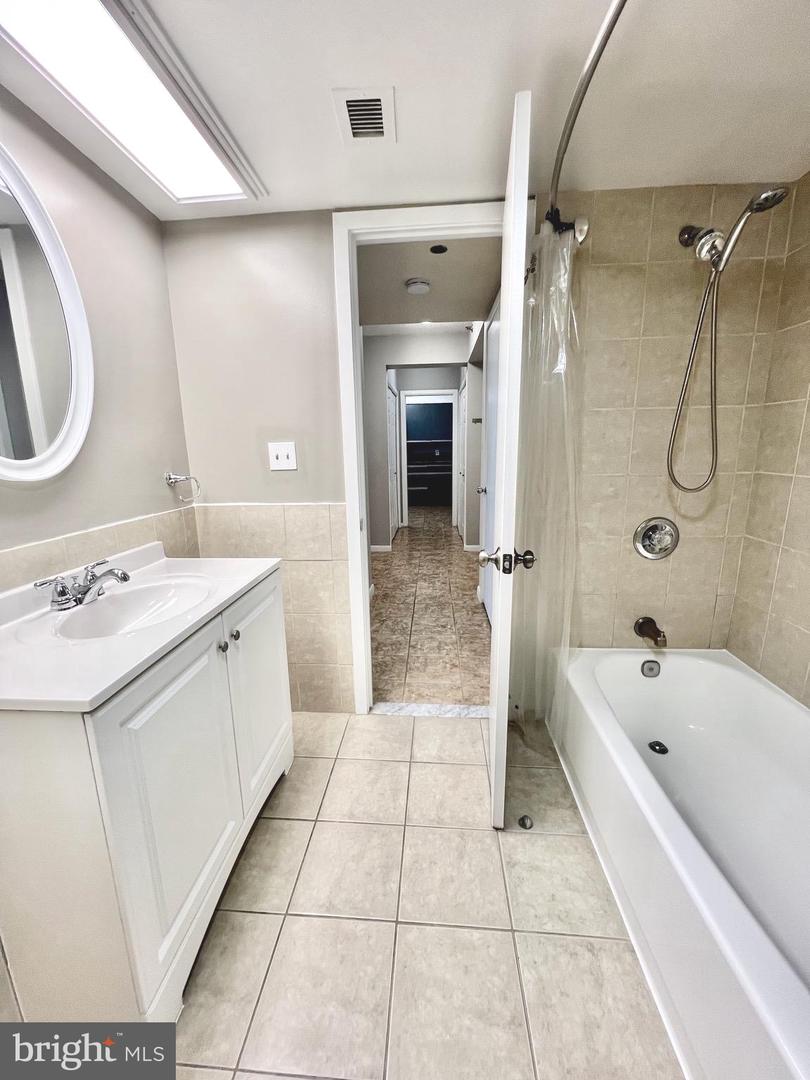 5501 SEMINARY RD #913S, FALLS CHURCH, Virginia 22041, 1 Bedroom Bedrooms, ,1 BathroomBathrooms,Residential,For sale,5501 SEMINARY RD #913S,VAFX2280994 MLS # VAFX2280994