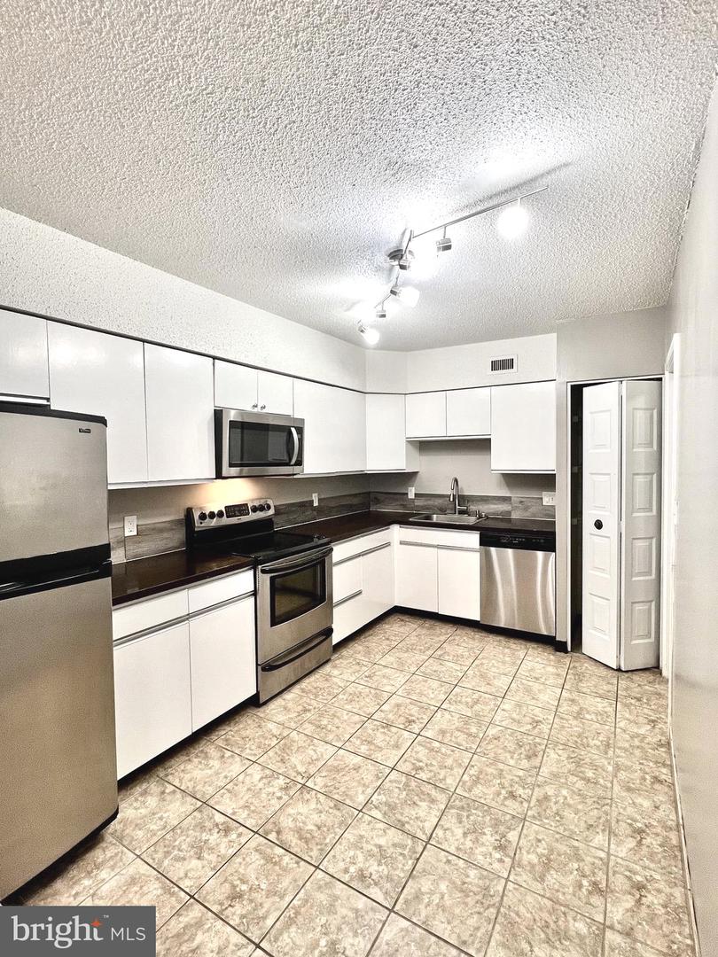 5501 SEMINARY RD #913S, FALLS CHURCH, Virginia 22041, 1 Bedroom Bedrooms, ,1 BathroomBathrooms,Residential,For sale,5501 SEMINARY RD #913S,VAFX2280994 MLS # VAFX2280994