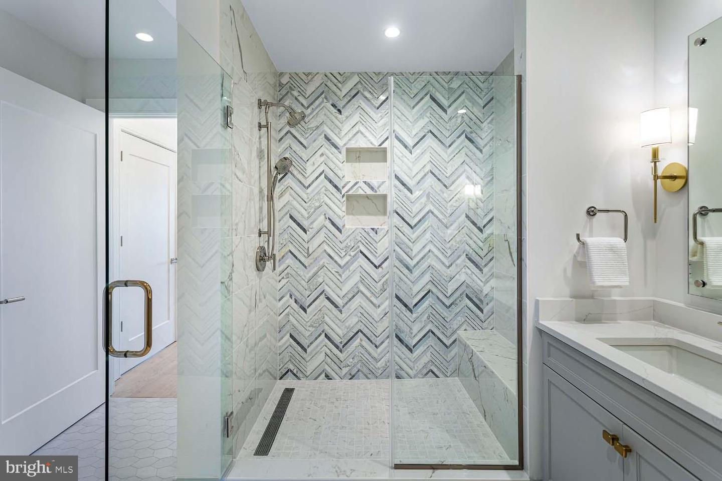 6718 LOWELL AVE #702, MCLEAN, Virginia 22101, 2 Bedrooms Bedrooms, ,2 BathroomsBathrooms,Residential,For sale,6718 LOWELL AVE #702,VAFX2281014 MLS # VAFX2281014