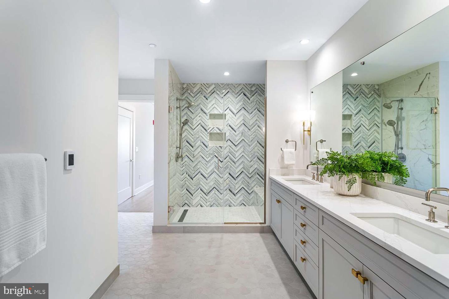 6718 LOWELL AVE #702, MCLEAN, Virginia 22101, 2 Bedrooms Bedrooms, ,2 BathroomsBathrooms,Residential,For sale,6718 LOWELL AVE #702,VAFX2281014 MLS # VAFX2281014