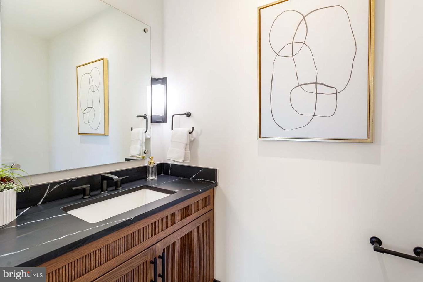 6718 LOWELL AVE #702, MCLEAN, Virginia 22101, 2 Bedrooms Bedrooms, ,2 BathroomsBathrooms,Residential,For sale,6718 LOWELL AVE #702,VAFX2281014 MLS # VAFX2281014