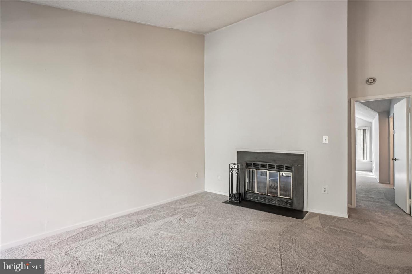 7592-K LAKESIDE VILLAGE DR, FALLS CHURCH, Virginia 22042, 1 Bedroom Bedrooms, ,1 BathroomBathrooms,Residential,For sale,7592-K LAKESIDE VILLAGE DR,VAFX2281052 MLS # VAFX2281052