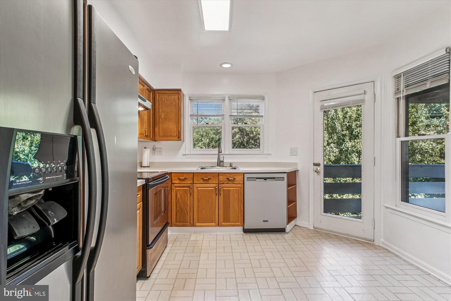 7592-K LAKESIDE VILLAGE DR, FALLS CHURCH, Virginia 22042, 1 Bedroom Bedrooms, ,1 BathroomBathrooms,Residential,For sale,7592-K LAKESIDE VILLAGE DR,VAFX2281052 MLS # VAFX2281052