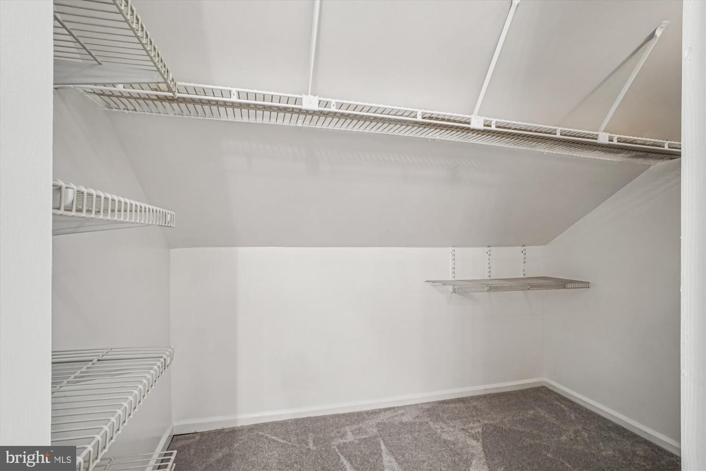 7592-K LAKESIDE VILLAGE DR, FALLS CHURCH, Virginia 22042, 1 Bedroom Bedrooms, ,1 BathroomBathrooms,Residential,For sale,7592-K LAKESIDE VILLAGE DR,VAFX2281052 MLS # VAFX2281052