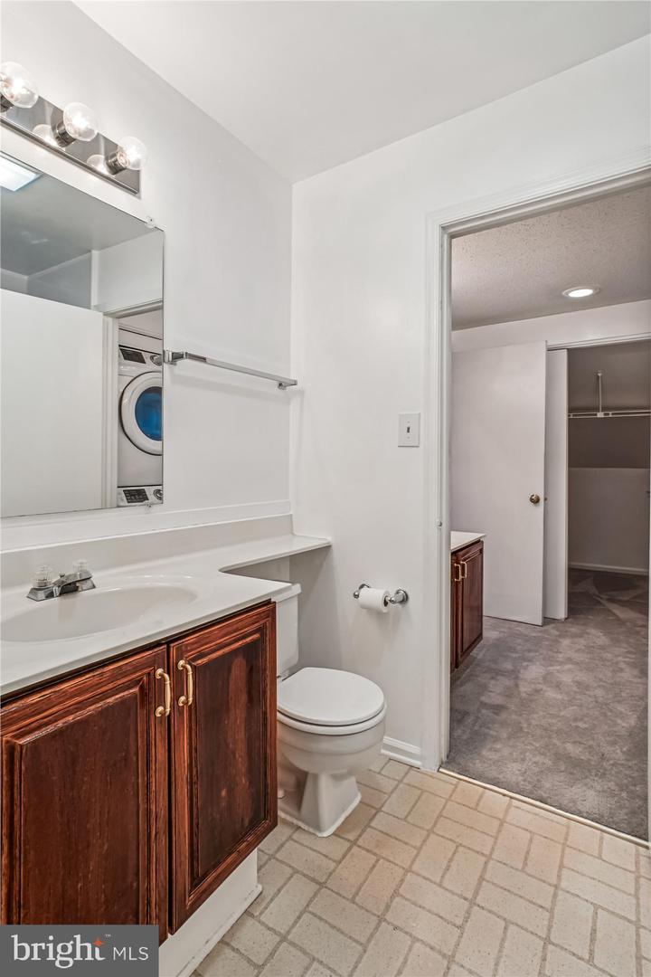 7592-K LAKESIDE VILLAGE DR, FALLS CHURCH, Virginia 22042, 1 Bedroom Bedrooms, ,1 BathroomBathrooms,Residential,For sale,7592-K LAKESIDE VILLAGE DR,VAFX2281052 MLS # VAFX2281052