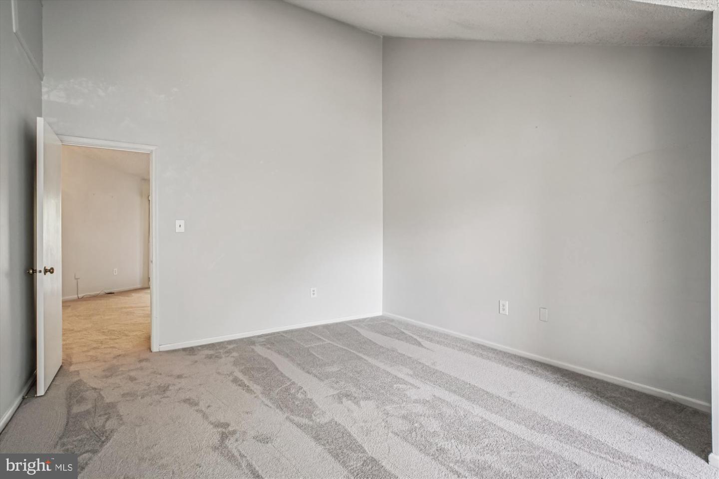 7592-K LAKESIDE VILLAGE DR, FALLS CHURCH, Virginia 22042, 1 Bedroom Bedrooms, ,1 BathroomBathrooms,Residential,For sale,7592-K LAKESIDE VILLAGE DR,VAFX2281052 MLS # VAFX2281052