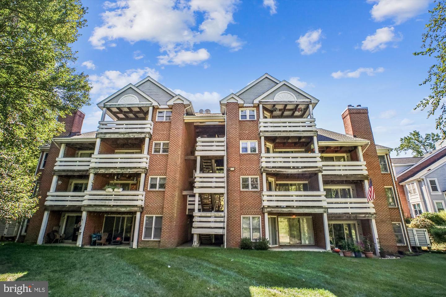 7592-K LAKESIDE VILLAGE DR, FALLS CHURCH, Virginia 22042, 1 Bedroom Bedrooms, ,1 BathroomBathrooms,Residential,For sale,7592-K LAKESIDE VILLAGE DR,VAFX2281052 MLS # VAFX2281052