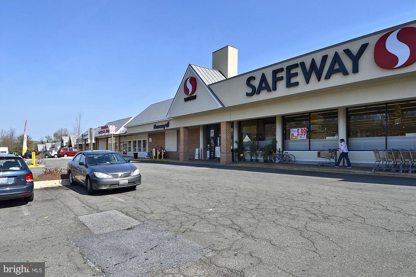 7592-K LAKESIDE VILLAGE DR, FALLS CHURCH, Virginia 22042, 1 Bedroom Bedrooms, ,1 BathroomBathrooms,Residential,For sale,7592-K LAKESIDE VILLAGE DR,VAFX2281052 MLS # VAFX2281052