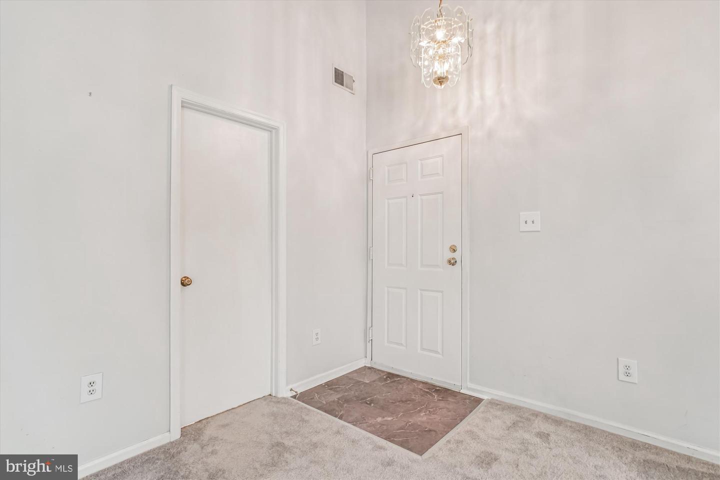 7592-K LAKESIDE VILLAGE DR, FALLS CHURCH, Virginia 22042, 1 Bedroom Bedrooms, ,1 BathroomBathrooms,Residential,For sale,7592-K LAKESIDE VILLAGE DR,VAFX2281052 MLS # VAFX2281052