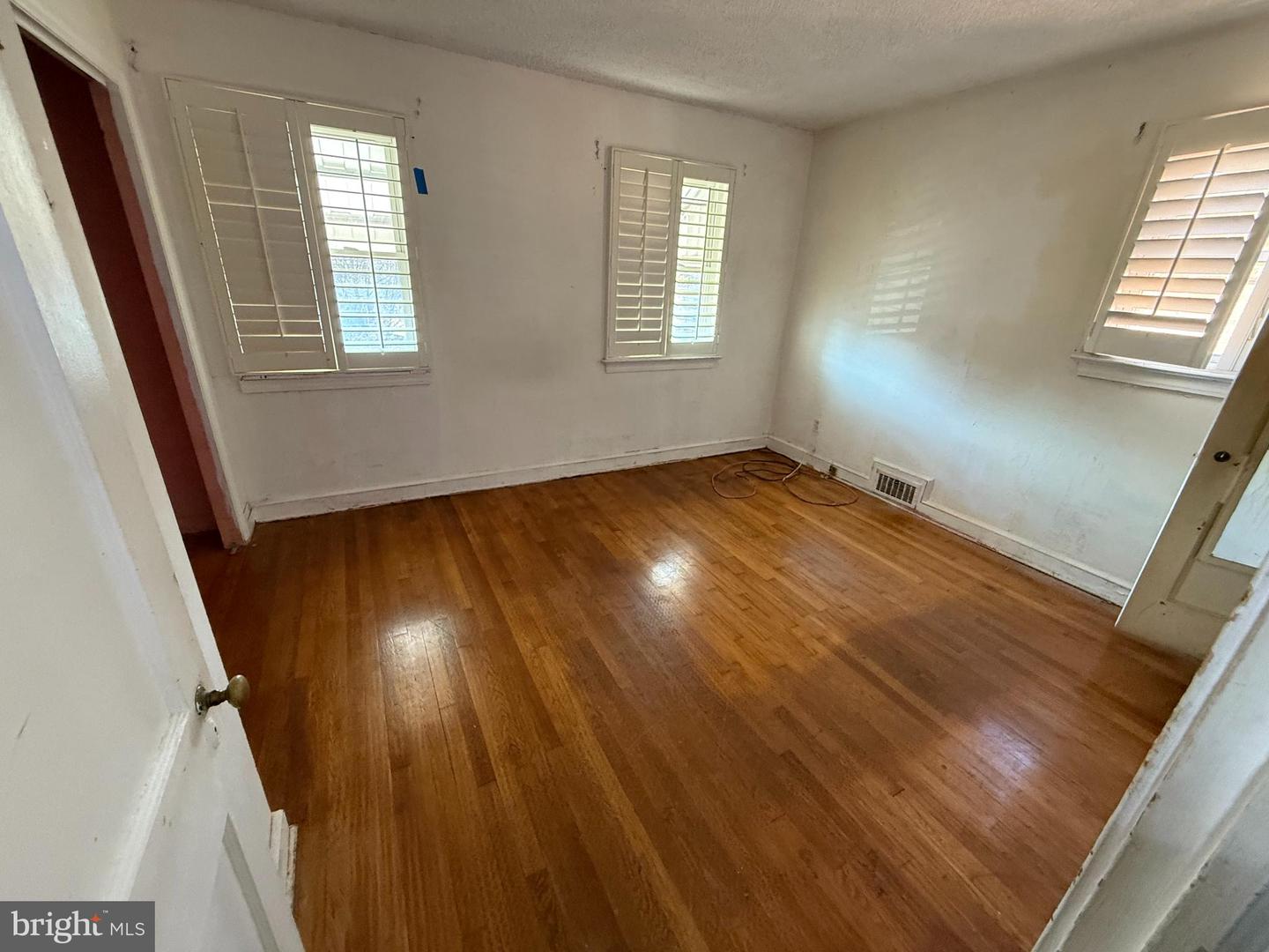 3048 M ST SE, WASHINGTON, District Of Columbia 20019, 2 Bedrooms Bedrooms, 3 Rooms Rooms,1 BathroomBathrooms,Residential,For sale,3048 M ST SE,DCDC2233556 MLS # DCDC2233556