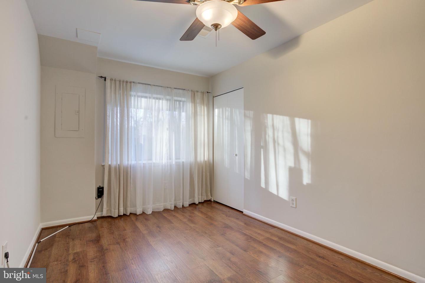 11908 BARREL COOPER CT, RESTON, Virginia 20191, 3 Bedrooms Bedrooms, 6 Rooms Rooms,2 BathroomsBathrooms,Residential,For sale,11908 BARREL COOPER CT,VAFX2281102 MLS # VAFX2281102