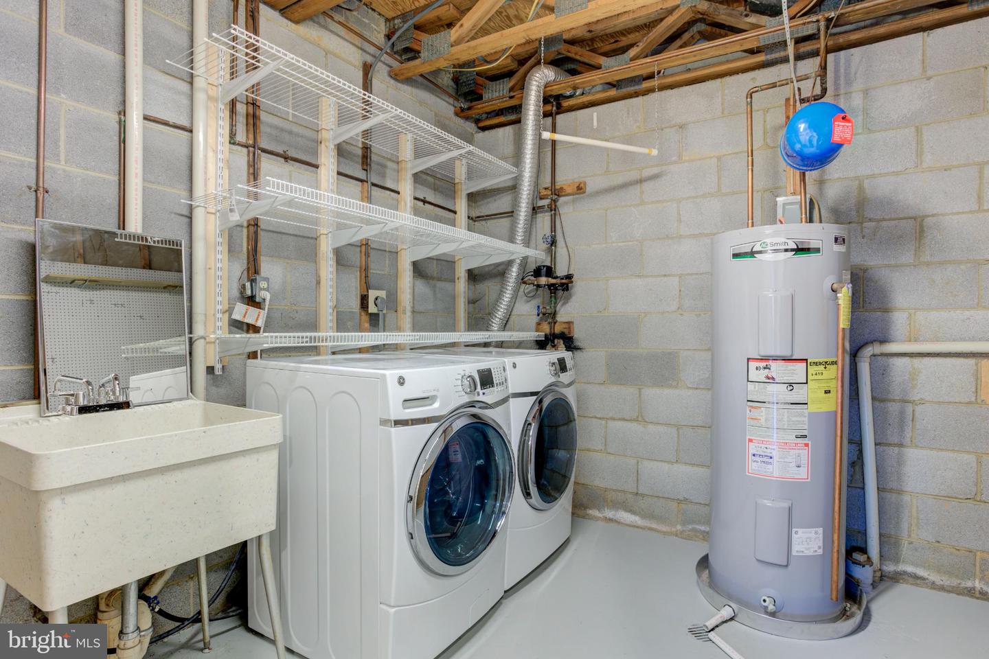 11908 BARREL COOPER CT, RESTON, Virginia 20191, 3 Bedrooms Bedrooms, 6 Rooms Rooms,2 BathroomsBathrooms,Residential,For sale,11908 BARREL COOPER CT,VAFX2281102 MLS # VAFX2281102