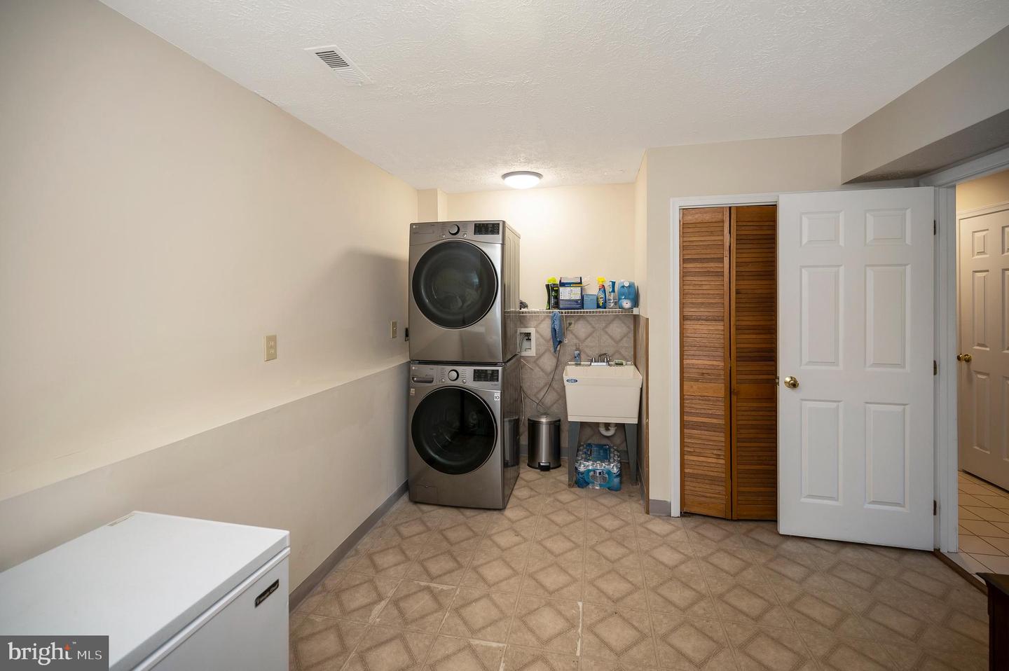 11514 WOODLAND VIEW DR, FREDERICKSBURG, Virginia 22407, 4 Bedrooms Bedrooms, ,2 BathroomsBathrooms,Residential,For sale,11514 WOODLAND VIEW DR,VASP2037914 MLS # VASP2037914 11514 WOODLAND VIEW DR, FREDERICKSBURG, Virginia 22407, 4 Bedrooms Bedrooms, ,2 BathroomsBathrooms,Residential,For sale,11514 WOODLAND VIEW DR,VASP2037914 MLS # VASP2037914