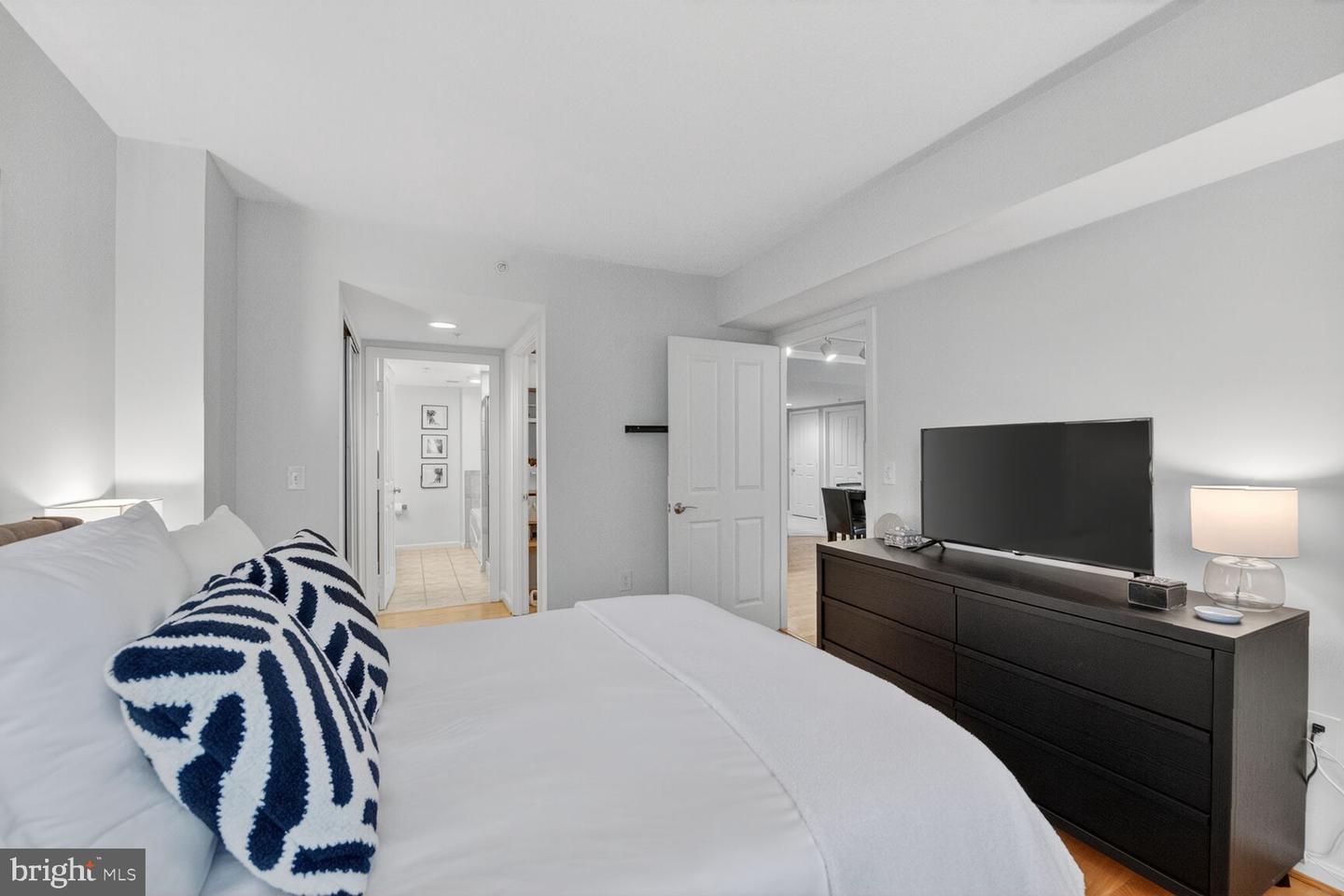 2220 FAIRFAX DR #707, ARLINGTON, Virginia 22201, 2 Bedrooms Bedrooms, ,2 BathroomsBathrooms,Residential,For sale,2220 FAIRFAX DR #707,VAAR2066566 MLS # VAAR2066566