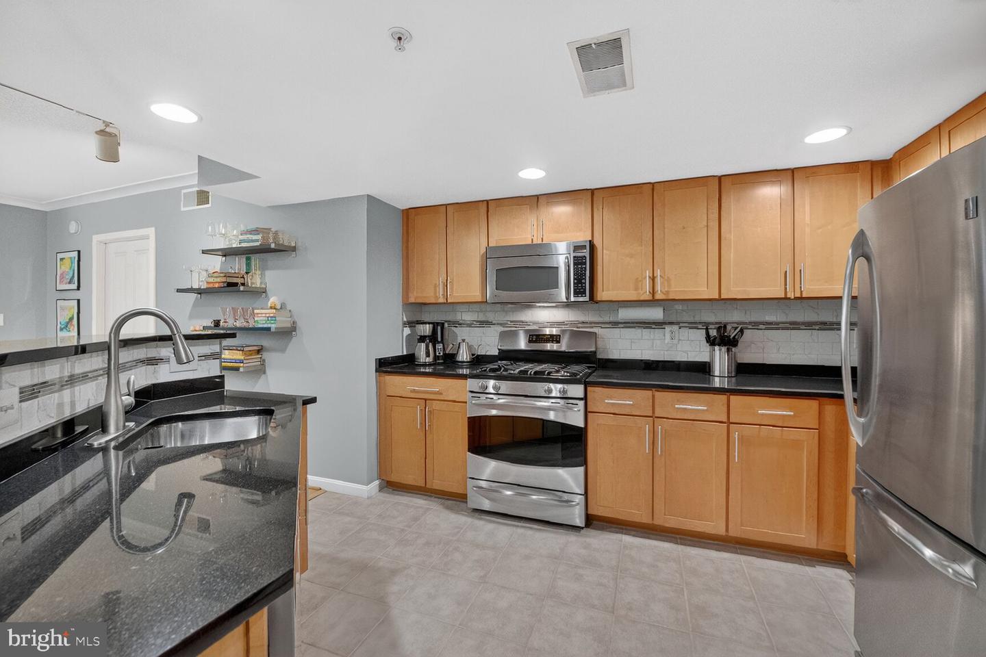 2220 FAIRFAX DR #707, ARLINGTON, Virginia 22201, 2 Bedrooms Bedrooms, ,2 BathroomsBathrooms,Residential,For sale,2220 FAIRFAX DR #707,VAAR2066566 MLS # VAAR2066566