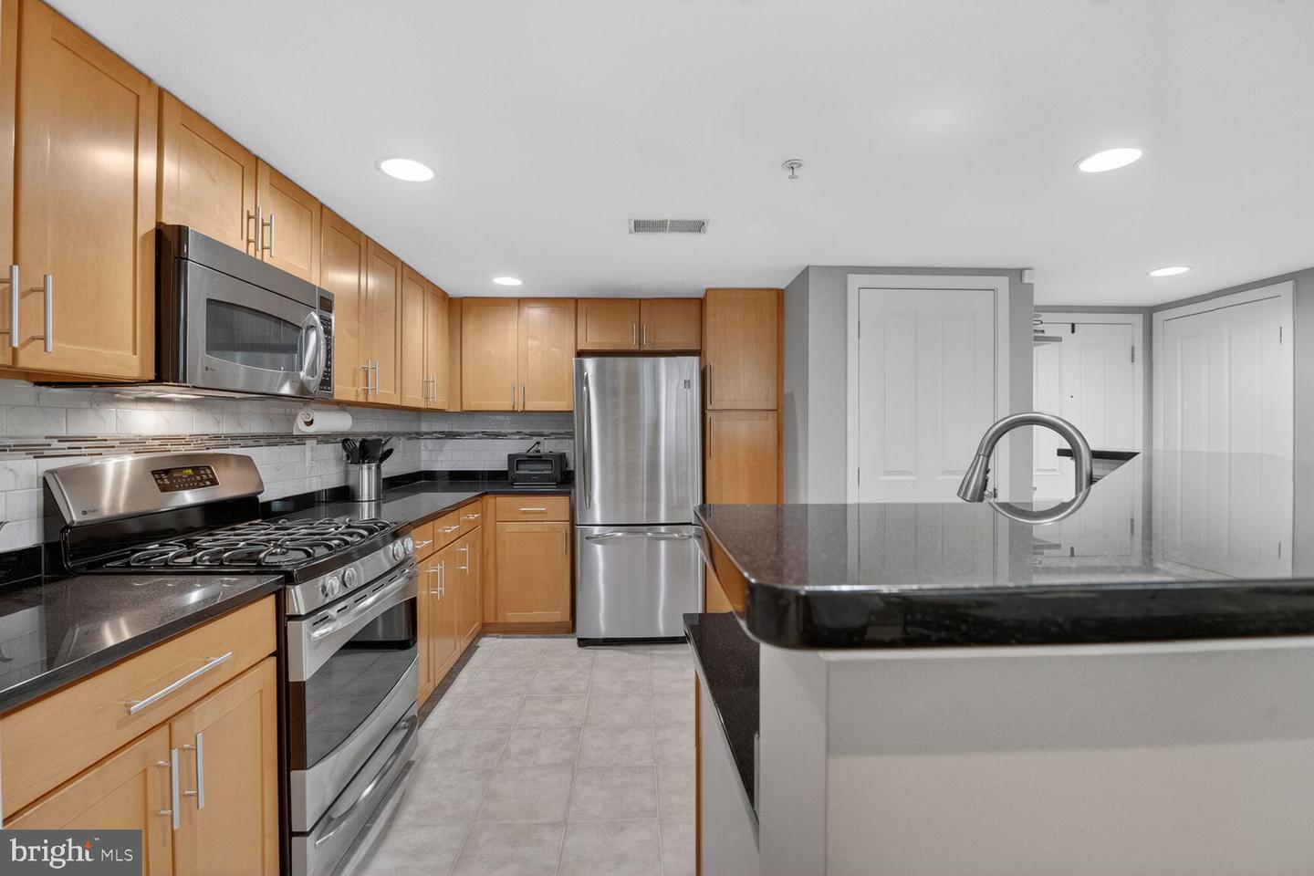 2220 FAIRFAX DR #707, ARLINGTON, Virginia 22201, 2 Bedrooms Bedrooms, ,2 BathroomsBathrooms,Residential,For sale,2220 FAIRFAX DR #707,VAAR2066566 MLS # VAAR2066566