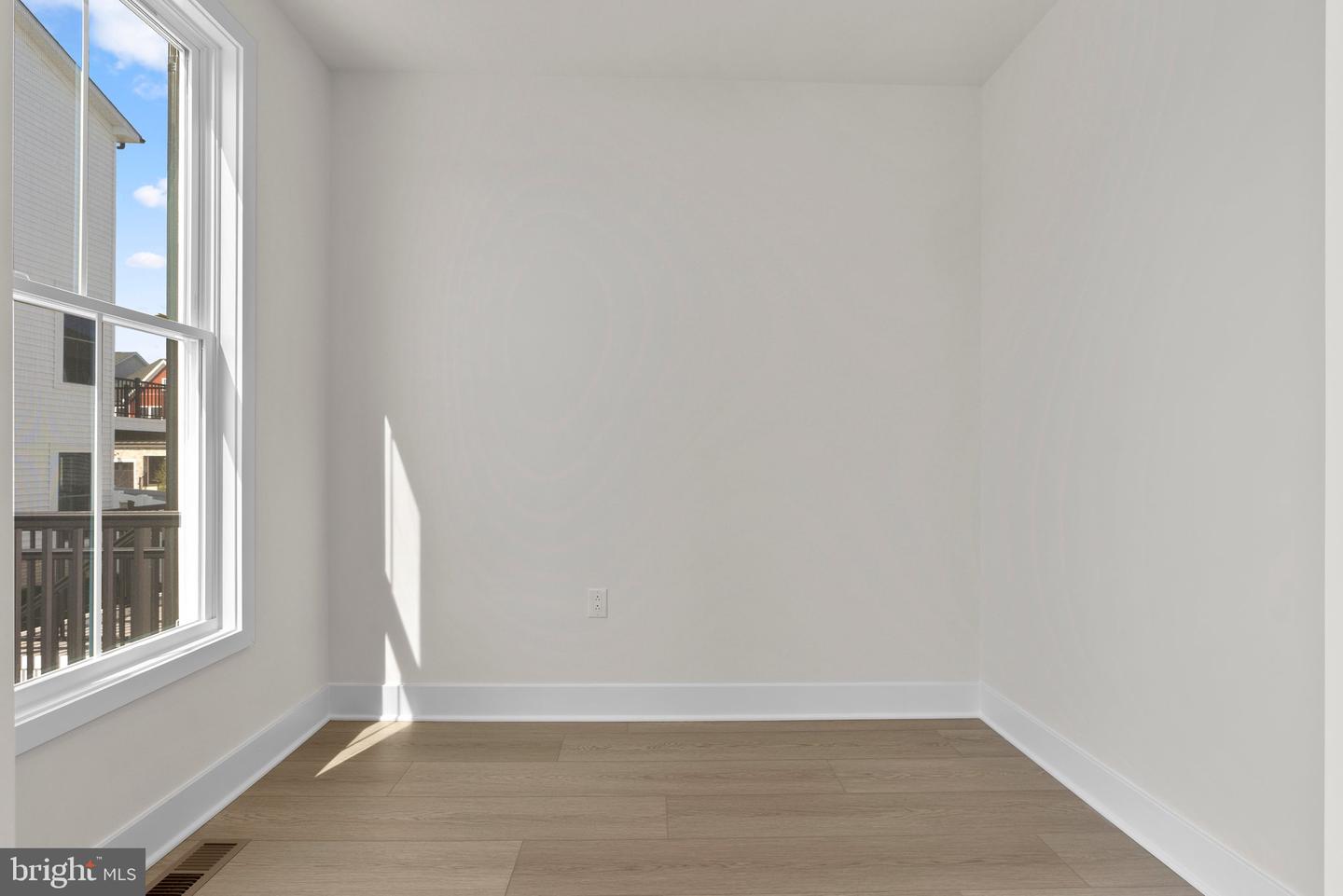 44506 LOWESTOFT SQ, ASHBURN, Virginia 20147, 3 Bedrooms Bedrooms, ,2 BathroomsBathrooms,Residential,For sale,44506 LOWESTOFT SQ,VALO2111884 MLS # VALO2111884