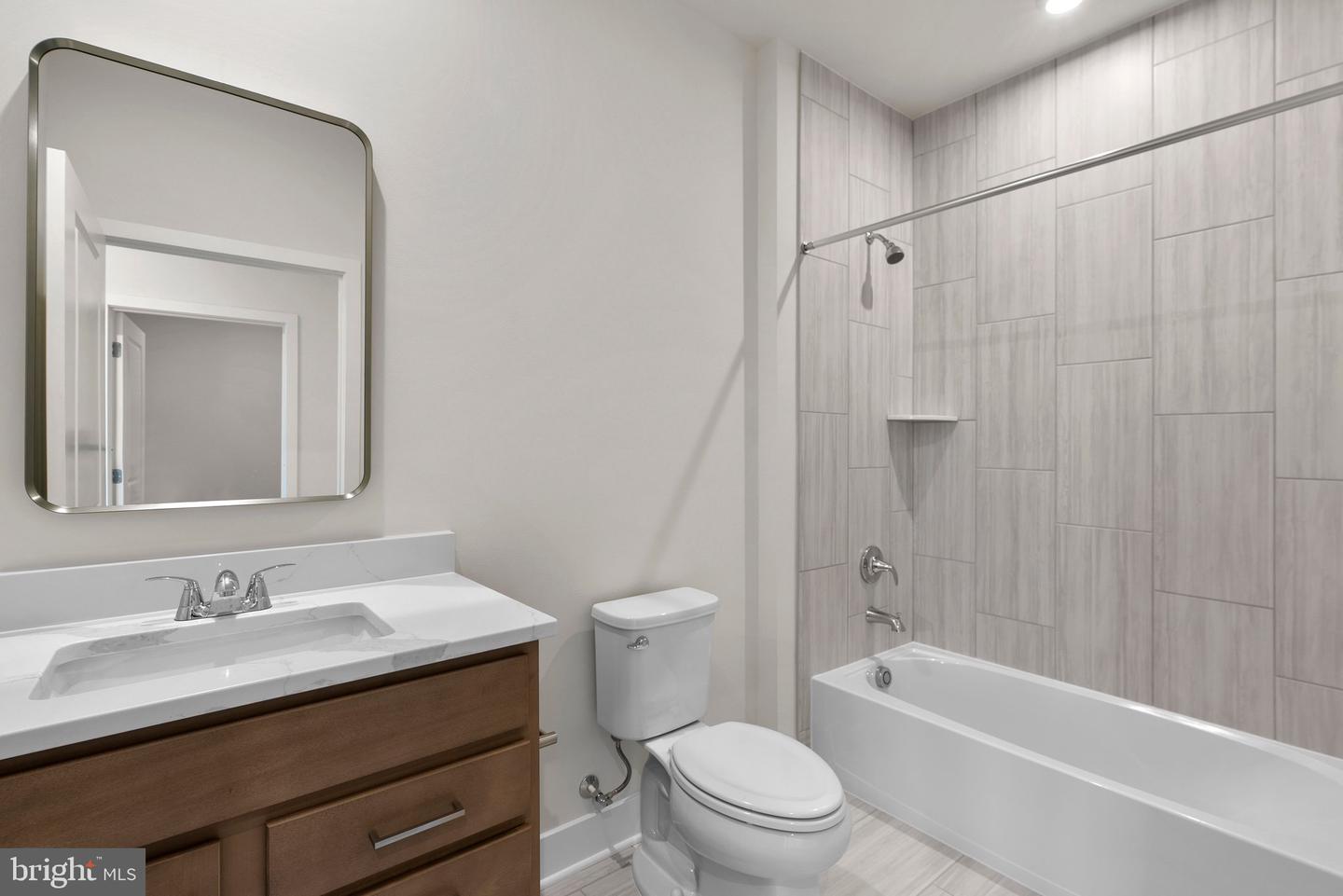 44506 LOWESTOFT SQ, ASHBURN, Virginia 20147, 3 Bedrooms Bedrooms, ,2 BathroomsBathrooms,Residential,For sale,44506 LOWESTOFT SQ,VALO2111884 MLS # VALO2111884