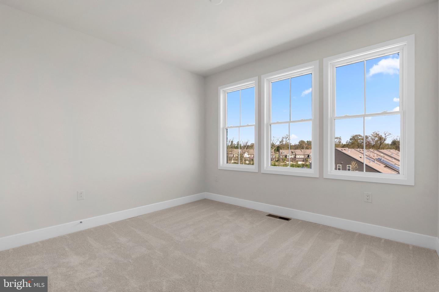 44506 LOWESTOFT SQ, ASHBURN, Virginia 20147, 3 Bedrooms Bedrooms, ,2 BathroomsBathrooms,Residential,For sale,44506 LOWESTOFT SQ,VALO2111884 MLS # VALO2111884