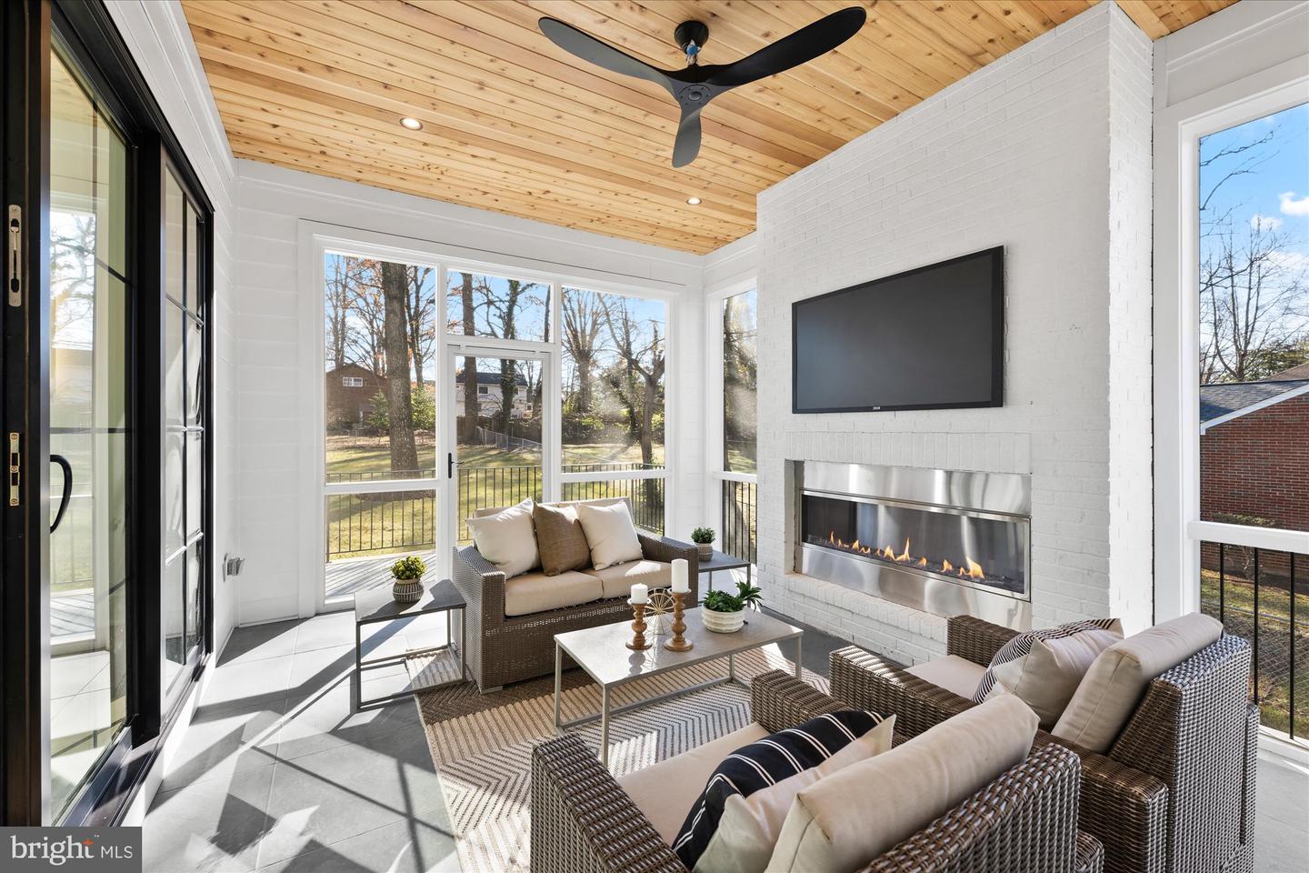 627 HINE ST SE, VIENNA, Virginia 22180, 6 Bedrooms Bedrooms, ,6 BathroomsBathrooms,Residential,For sale,627 HINE ST SE,VAFX2208982 MLS # VAFX2208982