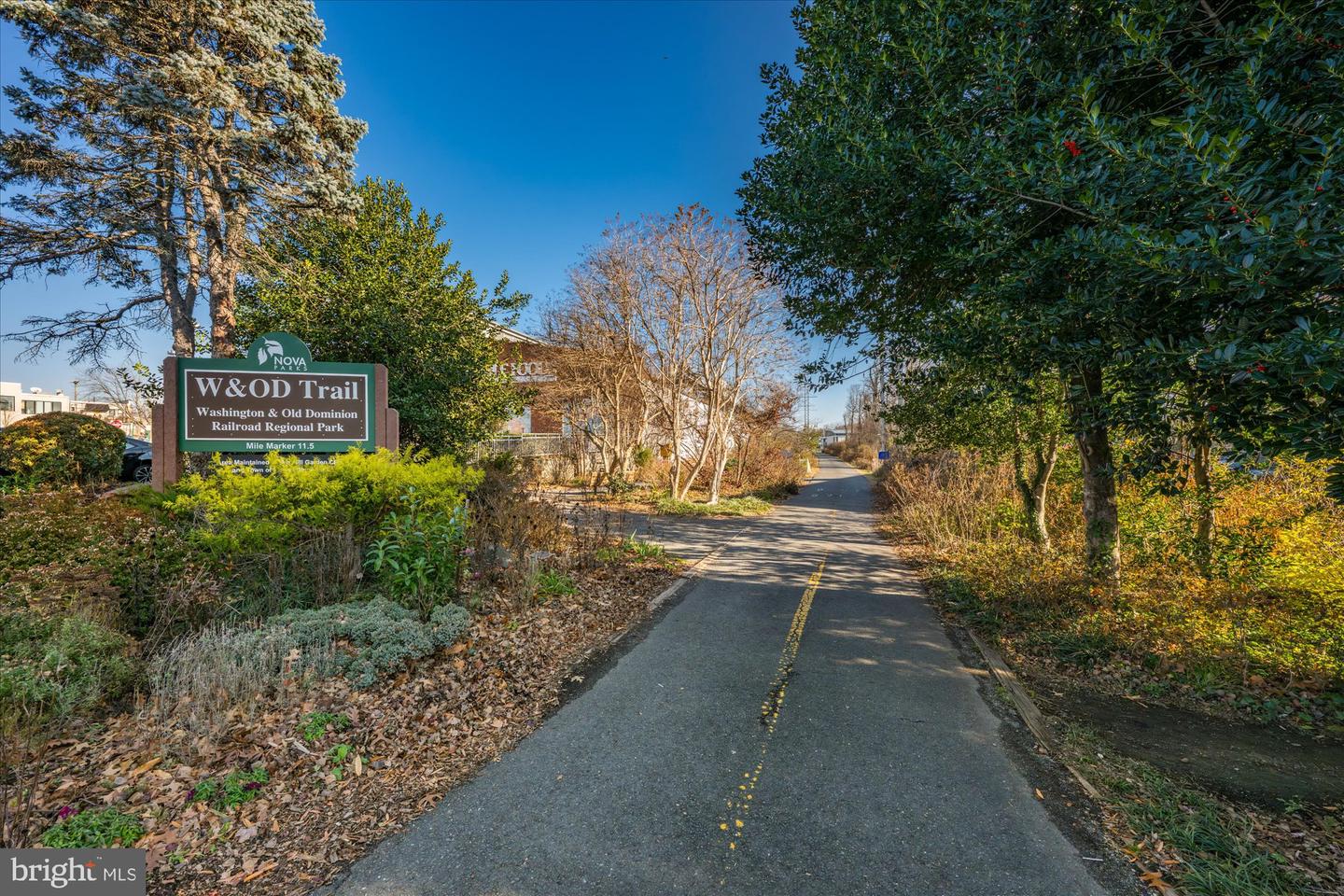 627 HINE ST SE, VIENNA, Virginia 22180, 6 Bedrooms Bedrooms, ,6 BathroomsBathrooms,Residential,For sale,627 HINE ST SE,VAFX2208982 MLS # VAFX2208982