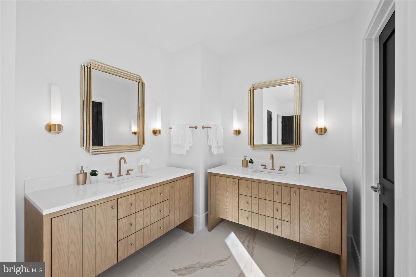 627 HINE ST SE, VIENNA, Virginia 22180, 6 Bedrooms Bedrooms, ,6 BathroomsBathrooms,Residential,For sale,627 HINE ST SE,VAFX2208982 MLS # VAFX2208982