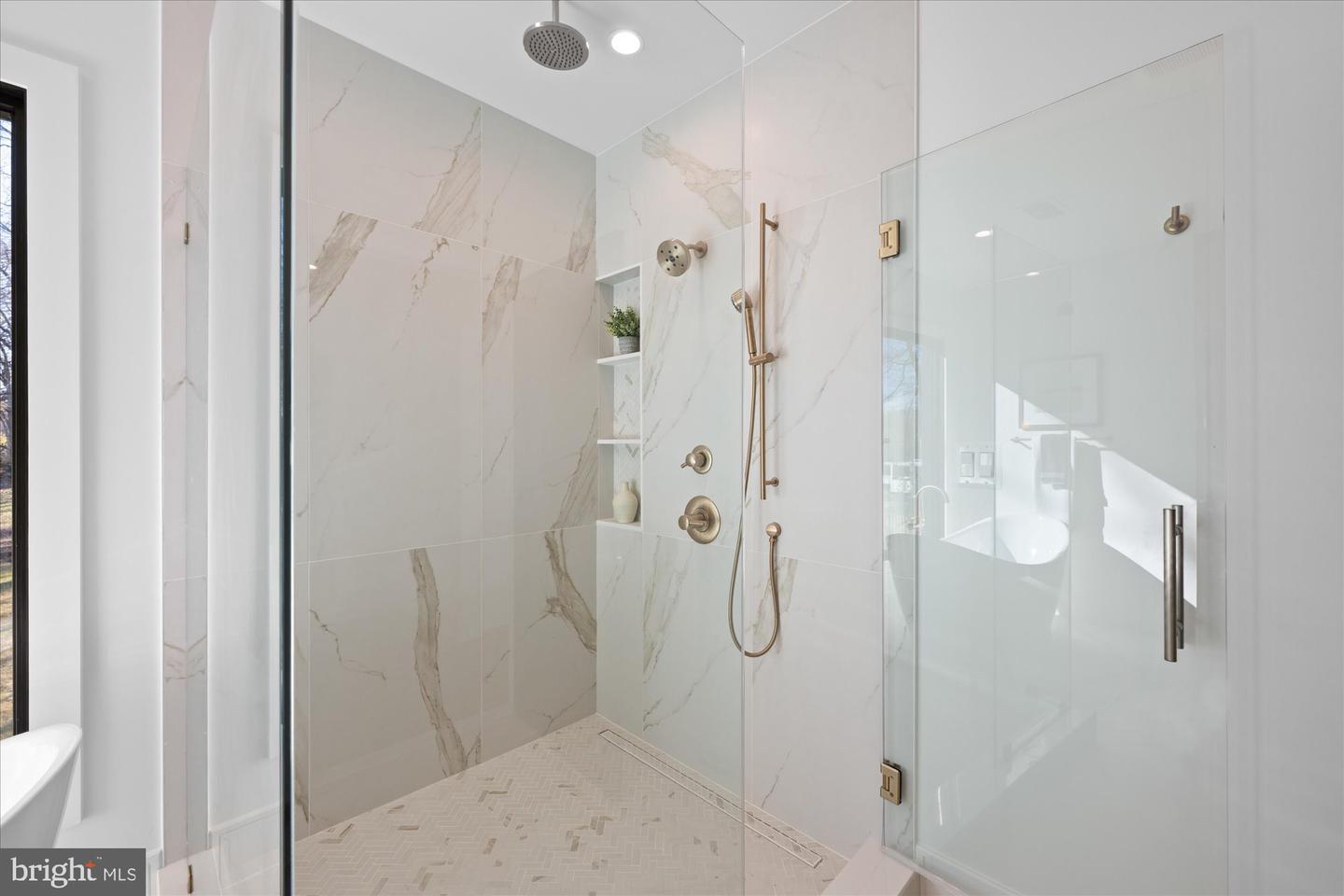 627 HINE ST SE, VIENNA, Virginia 22180, 6 Bedrooms Bedrooms, ,6 BathroomsBathrooms,Residential,For sale,627 HINE ST SE,VAFX2208982 MLS # VAFX2208982