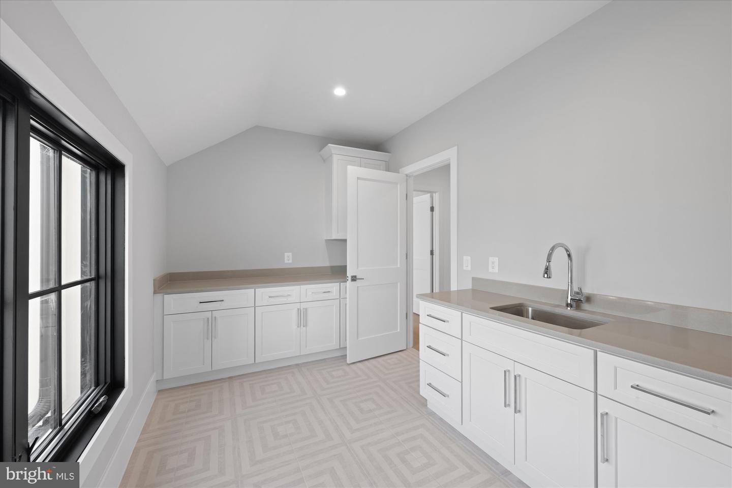 627 HINE ST SE, VIENNA, Virginia 22180, 6 Bedrooms Bedrooms, ,6 BathroomsBathrooms,Residential,For sale,627 HINE ST SE,VAFX2208982 MLS # VAFX2208982