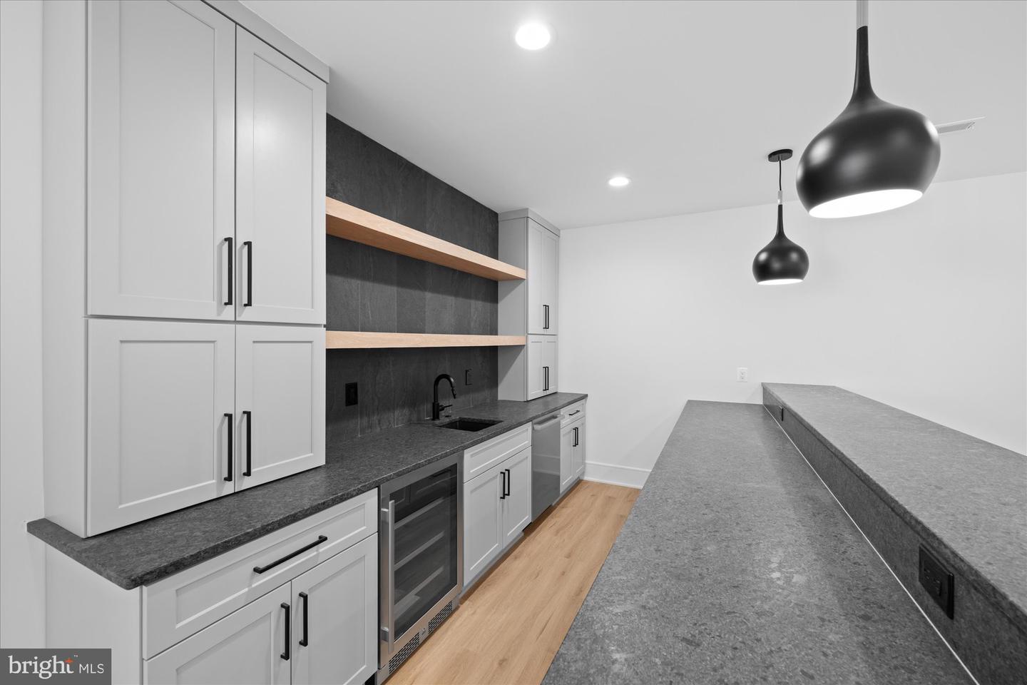 627 HINE ST SE, VIENNA, Virginia 22180, 6 Bedrooms Bedrooms, ,6 BathroomsBathrooms,Residential,For sale,627 HINE ST SE,VAFX2208982 MLS # VAFX2208982