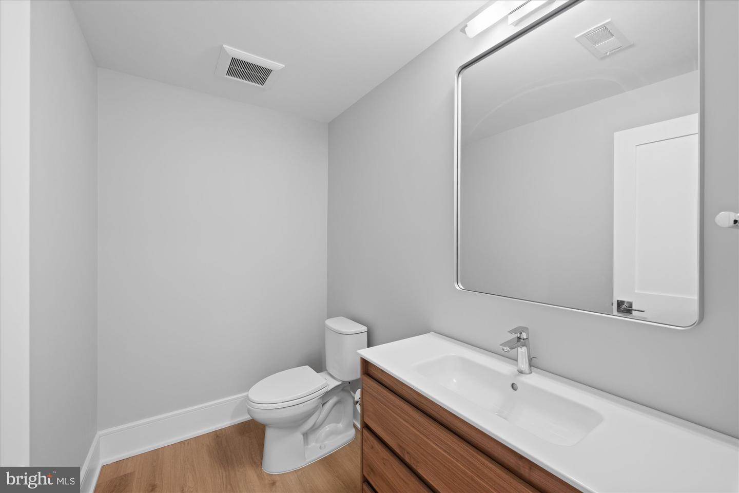 627 HINE ST SE, VIENNA, Virginia 22180, 6 Bedrooms Bedrooms, ,6 BathroomsBathrooms,Residential,For sale,627 HINE ST SE,VAFX2208982 MLS # VAFX2208982