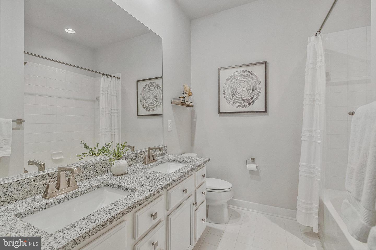 13240 LAKE WOODLAND WAY #5F, HERNDON, Virginia 20171, 3 Bedrooms Bedrooms, ,2 BathroomsBathrooms,Residential,For sale,13240 LAKE WOODLAND WAY #5F,VAFX2243776 MLS # VAFX2243776