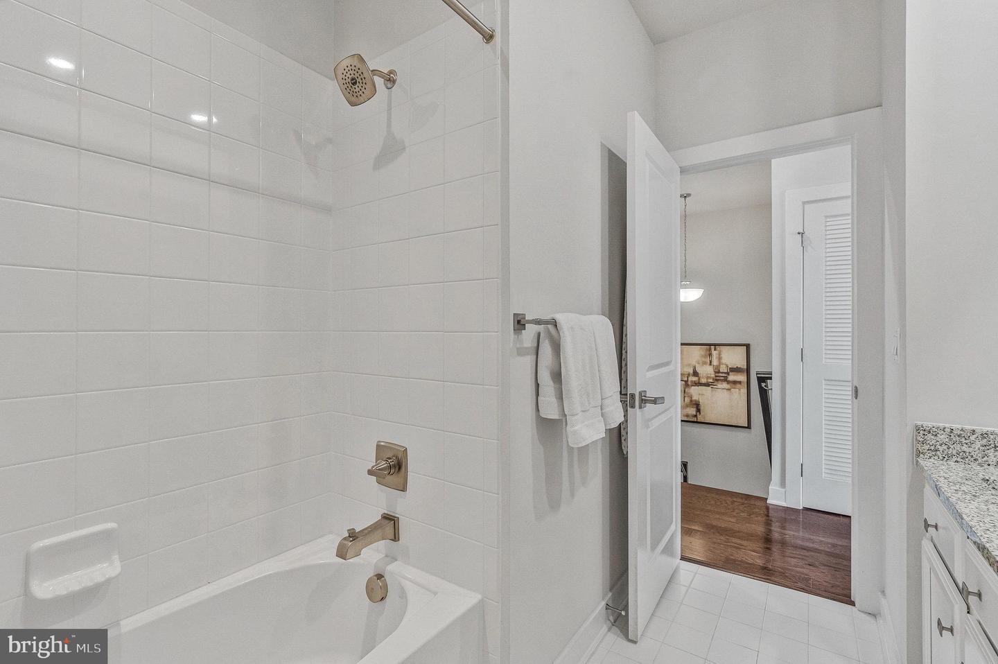 13240 LAKE WOODLAND WAY #5F, HERNDON, Virginia 20171, 3 Bedrooms Bedrooms, ,2 BathroomsBathrooms,Residential,For sale,13240 LAKE WOODLAND WAY #5F,VAFX2243776 MLS # VAFX2243776