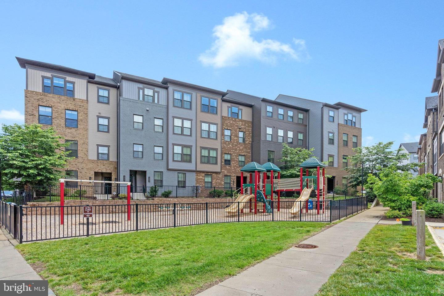 13240 LAKE WOODLAND WAY #5F, HERNDON, Virginia 20171, 3 Bedrooms Bedrooms, ,2 BathroomsBathrooms,Residential,For sale,13240 LAKE WOODLAND WAY #5F,VAFX2243776 MLS # VAFX2243776