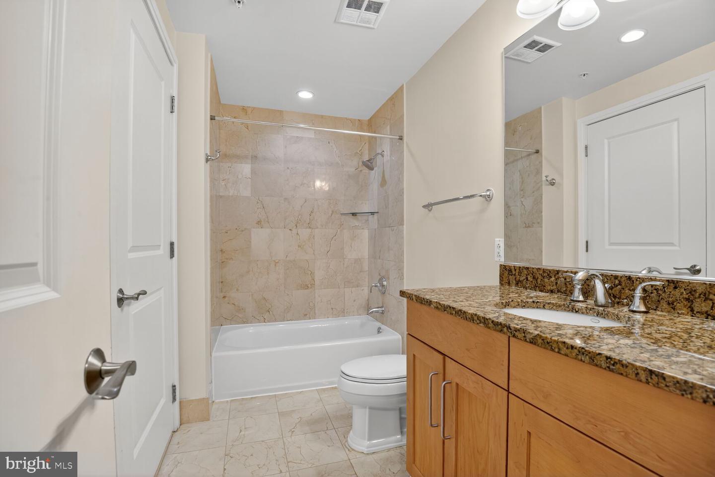 8220 CRESTWOOD HEIGHTS DR #418, MCLEAN, Virginia 22102, 1 Bedroom Bedrooms, ,1 BathroomBathrooms,Residential,For sale,8220 CRESTWOOD HEIGHTS DR #418,VAFX2257224 MLS # VAFX2257224