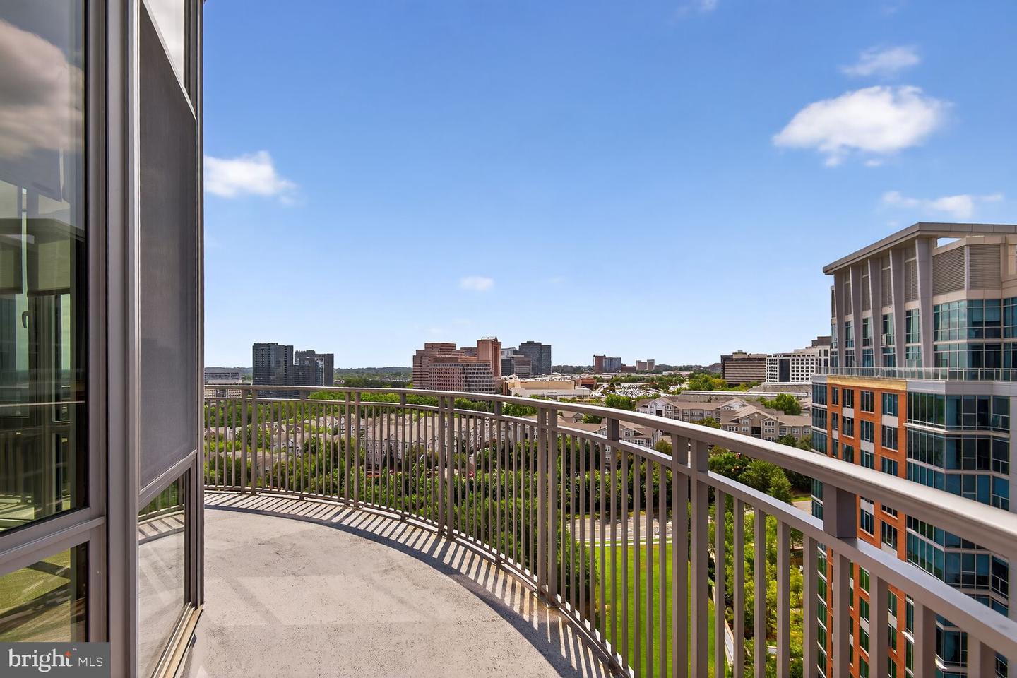 8220 CRESTWOOD HEIGHTS DR #418, MCLEAN, Virginia 22102, 1 Bedroom Bedrooms, ,1 BathroomBathrooms,Residential,For sale,8220 CRESTWOOD HEIGHTS DR #418,VAFX2257224 MLS # VAFX2257224