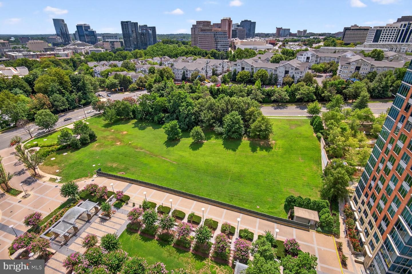 8220 CRESTWOOD HEIGHTS DR #418, MCLEAN, Virginia 22102, 1 Bedroom Bedrooms, ,1 BathroomBathrooms,Residential,For sale,8220 CRESTWOOD HEIGHTS DR #418,VAFX2257224 MLS # VAFX2257224