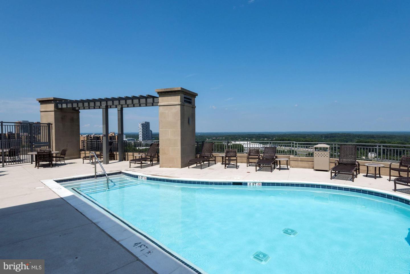 8220 CRESTWOOD HEIGHTS DR #418, MCLEAN, Virginia 22102, 1 Bedroom Bedrooms, ,1 BathroomBathrooms,Residential,For sale,8220 CRESTWOOD HEIGHTS DR #418,VAFX2257224 MLS # VAFX2257224