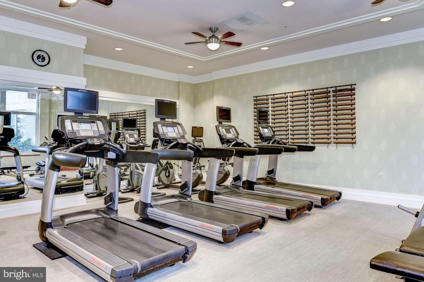 8220 CRESTWOOD HEIGHTS DR #418, MCLEAN, Virginia 22102, 1 Bedroom Bedrooms, ,1 BathroomBathrooms,Residential,For sale,8220 CRESTWOOD HEIGHTS DR #418,VAFX2257224 MLS # VAFX2257224