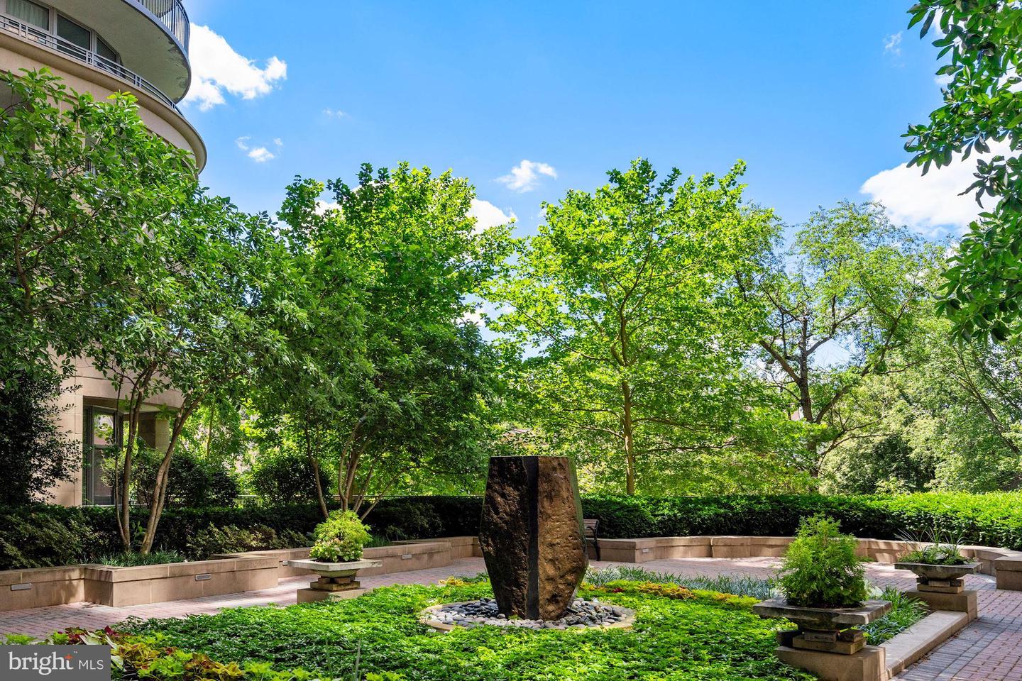 8220 CRESTWOOD HEIGHTS DR #418, MCLEAN, Virginia 22102, 1 Bedroom Bedrooms, ,1 BathroomBathrooms,Residential,For sale,8220 CRESTWOOD HEIGHTS DR #418,VAFX2257224 MLS # VAFX2257224