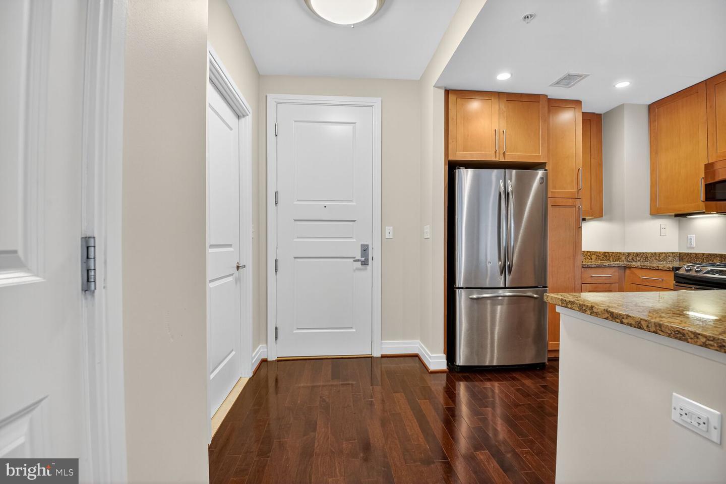 8220 CRESTWOOD HEIGHTS DR #418, MCLEAN, Virginia 22102, 1 Bedroom Bedrooms, ,1 BathroomBathrooms,Residential,For sale,8220 CRESTWOOD HEIGHTS DR #418,VAFX2257224 MLS # VAFX2257224