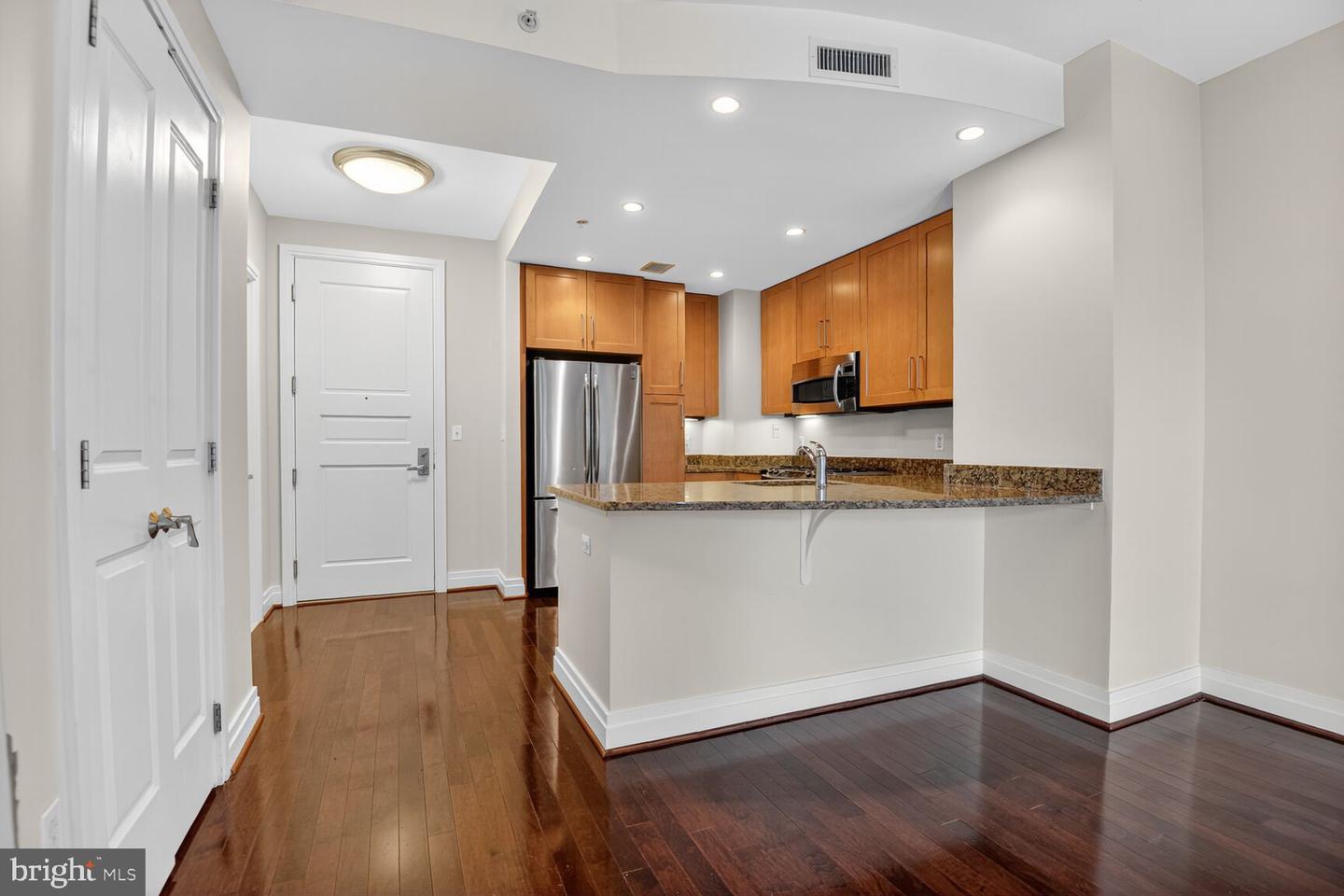 8220 CRESTWOOD HEIGHTS DR #418, MCLEAN, Virginia 22102, 1 Bedroom Bedrooms, ,1 BathroomBathrooms,Residential,For sale,8220 CRESTWOOD HEIGHTS DR #418,VAFX2257224 MLS # VAFX2257224