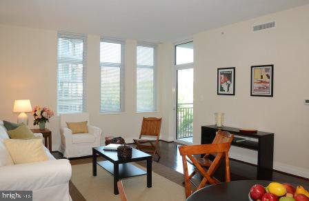 8220 CRESTWOOD HEIGHTS DR #418, MCLEAN, Virginia 22102, 1 Bedroom Bedrooms, ,1 BathroomBathrooms,Residential,For sale,8220 CRESTWOOD HEIGHTS DR #418,VAFX2257224 MLS # VAFX2257224