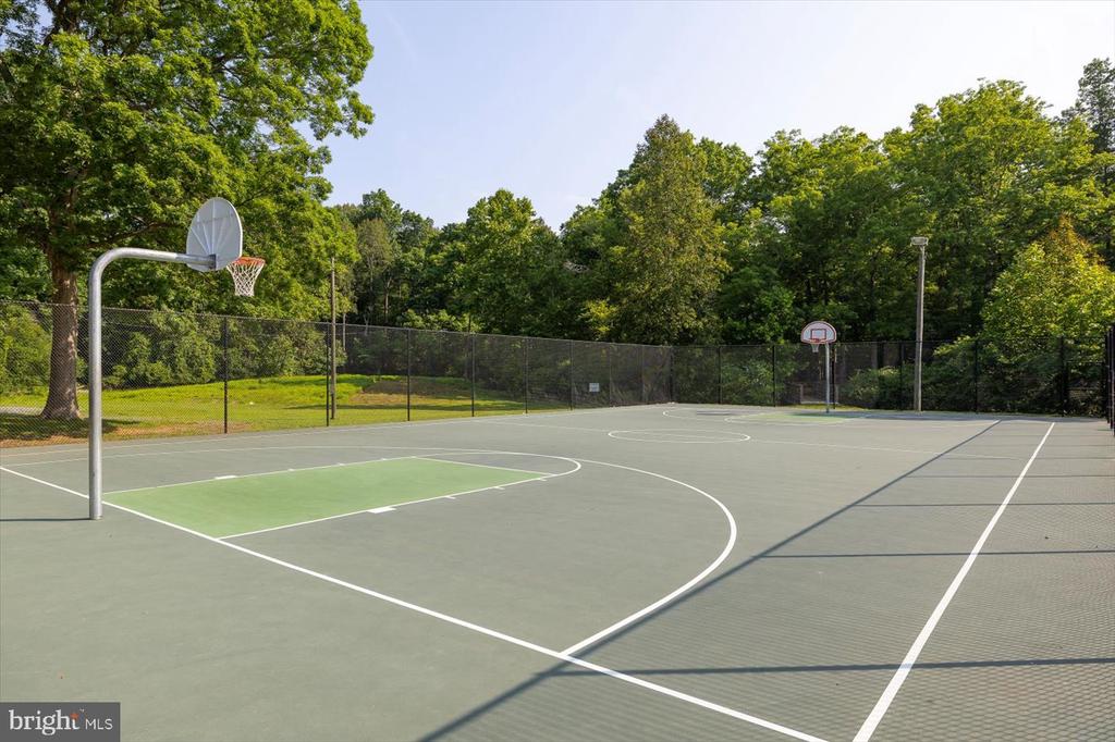 10904 THIEL CT, SPOTSYLVANIA, Virginia 22551, 4 Bedrooms Bedrooms, ,2 BathroomsBathrooms,Residential,10904 THIEL CT,VASP2037934 MLS # VASP2037934