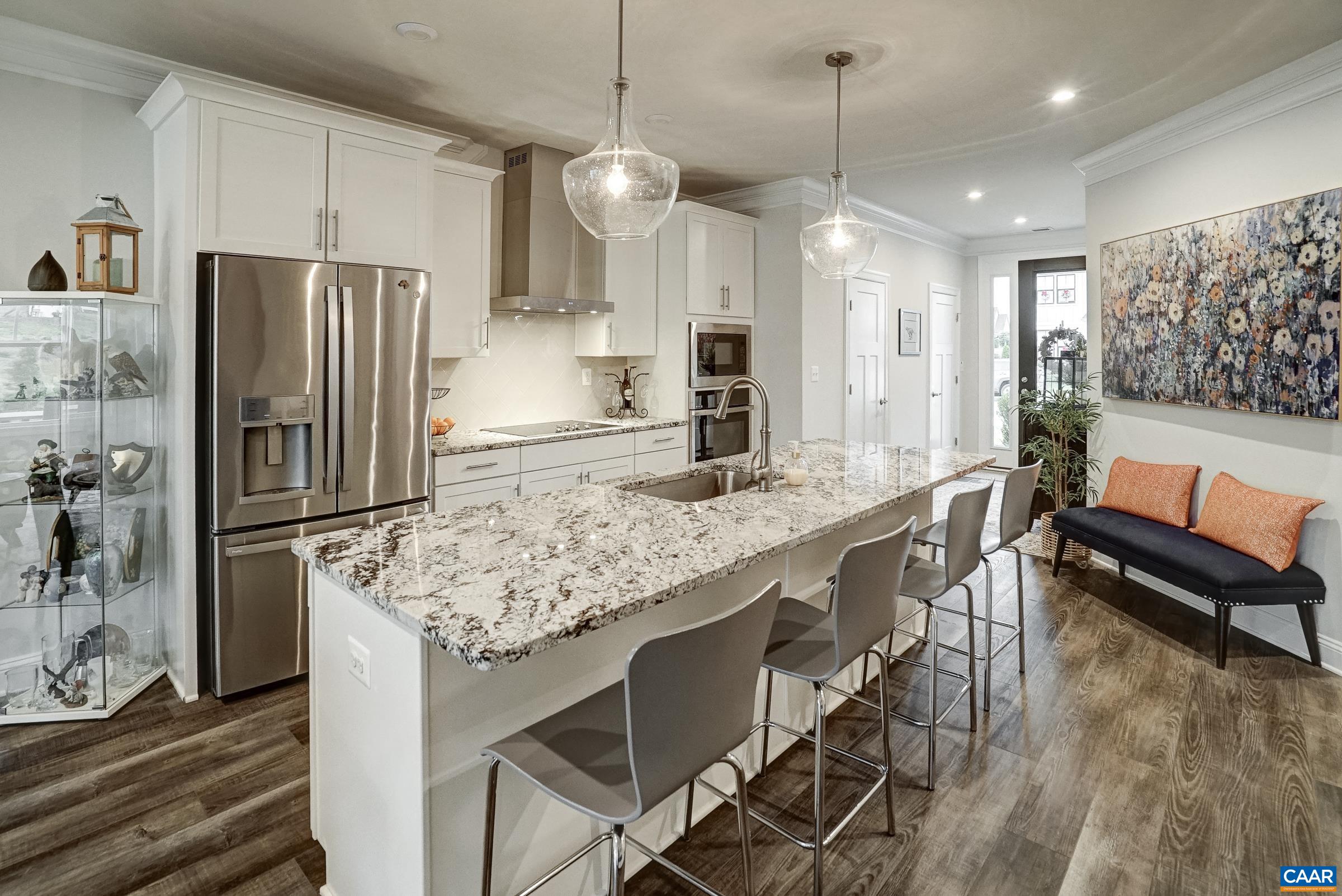 Stunning pendant lights. Stunning pendant lights.