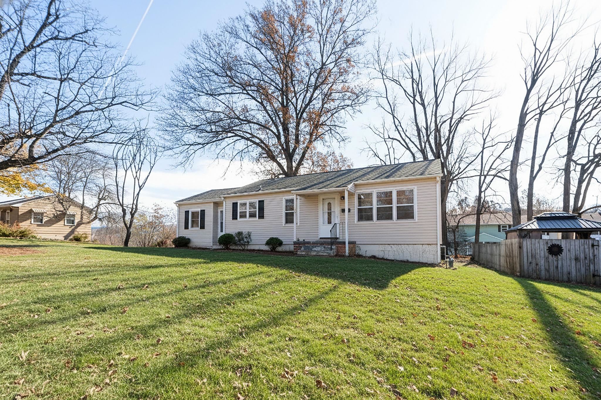 842 MAPLE AVE, WAYNESBORO, Virginia 22980, 3 Bedrooms Bedrooms, ,1 BathroomBathrooms,Residential,842 MAPLE AVE,671588 MLS # 671588