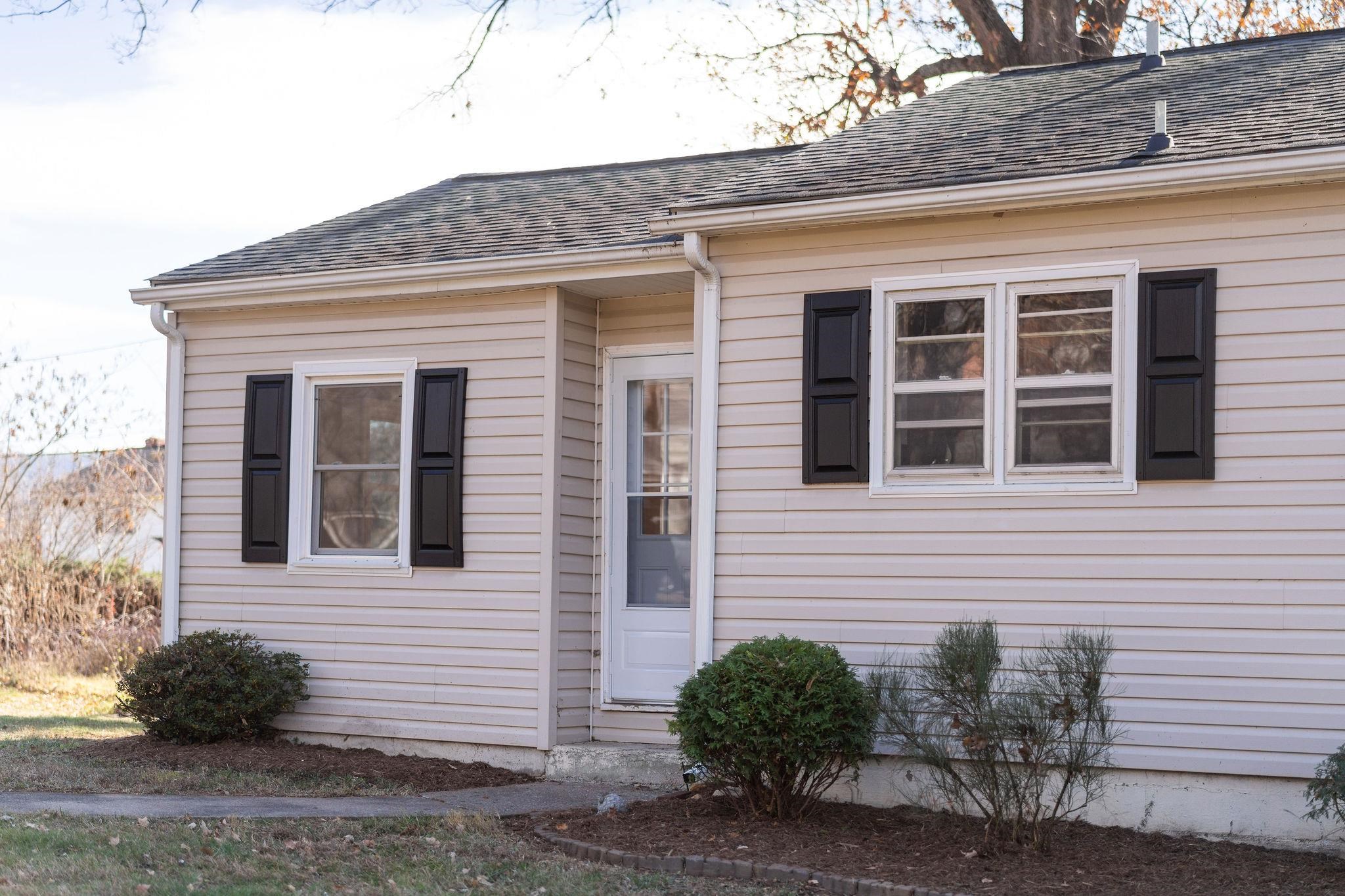 842 MAPLE AVE, WAYNESBORO, Virginia 22980, 3 Bedrooms Bedrooms, ,1 BathroomBathrooms,Residential,842 MAPLE AVE,671588 MLS # 671588