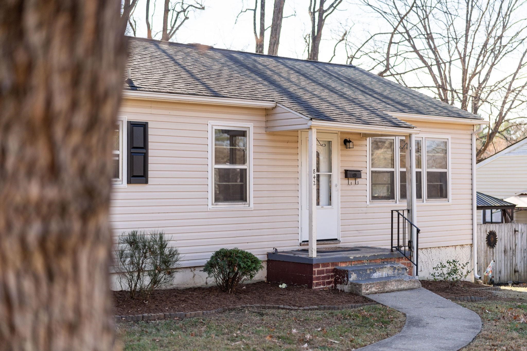 842 MAPLE AVE, WAYNESBORO, Virginia 22980, 3 Bedrooms Bedrooms, ,1 BathroomBathrooms,Residential,842 MAPLE AVE,671588 MLS # 671588