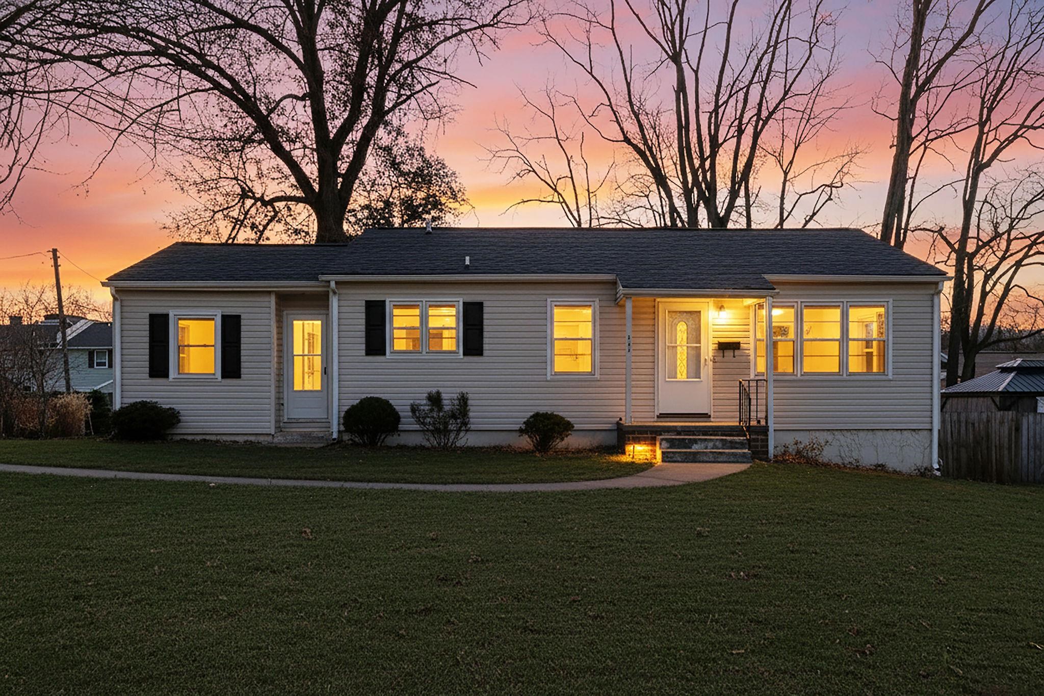 842 MAPLE AVE, WAYNESBORO, Virginia 22980, 3 Bedrooms Bedrooms, ,1 BathroomBathrooms,Residential,842 MAPLE AVE,671588 MLS # 671588