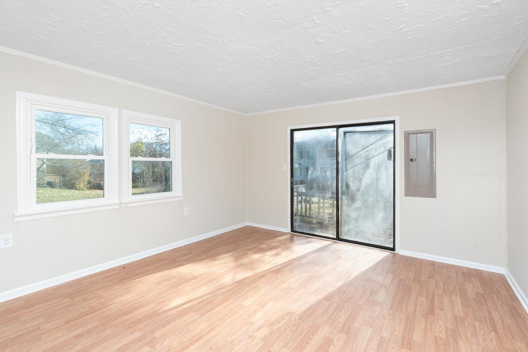 842 MAPLE AVE, WAYNESBORO, Virginia 22980, 3 Bedrooms Bedrooms, ,1 BathroomBathrooms,Residential,842 MAPLE AVE,671588 MLS # 671588