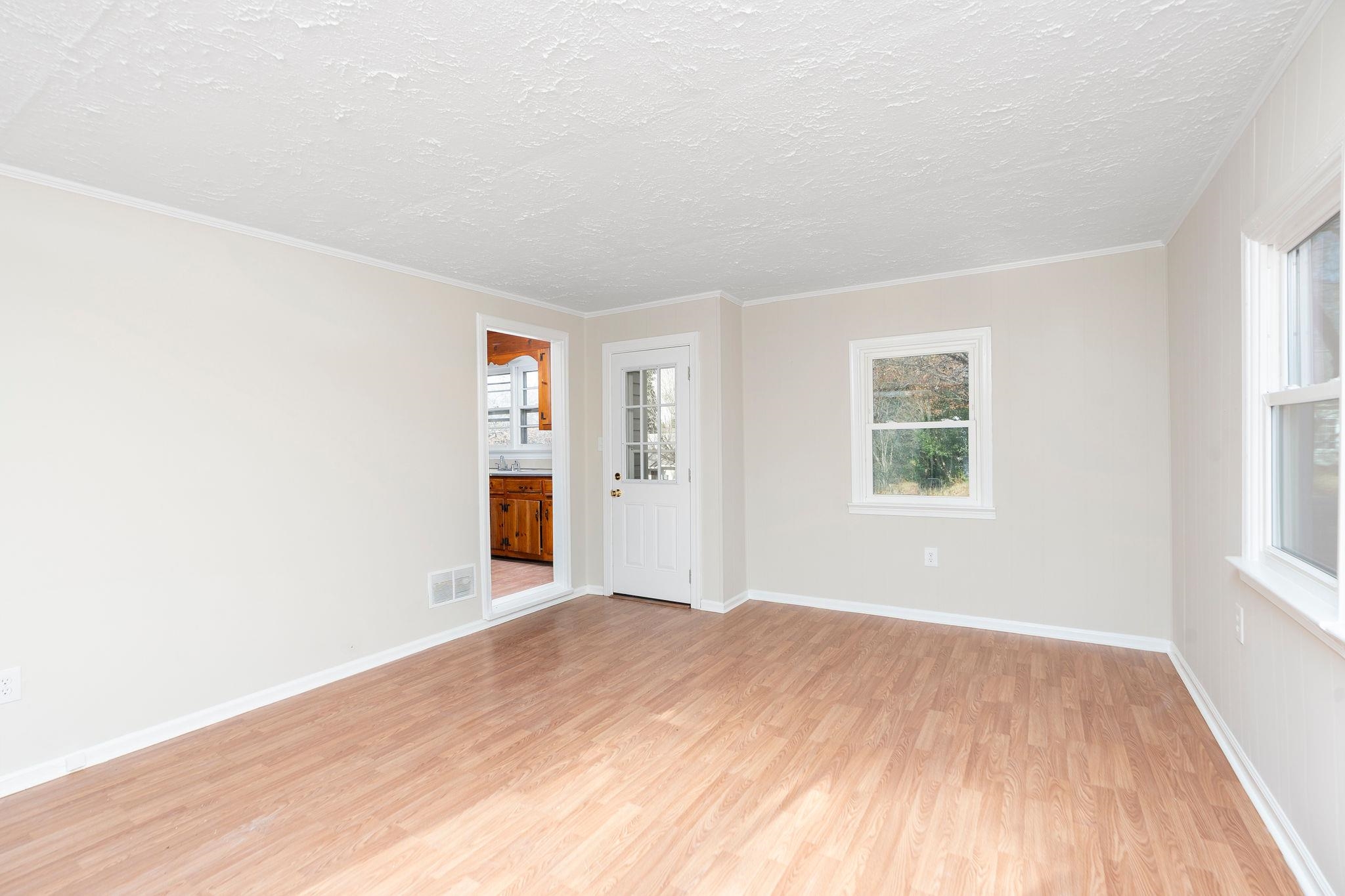 842 MAPLE AVE, WAYNESBORO, Virginia 22980, 3 Bedrooms Bedrooms, ,1 BathroomBathrooms,Residential,842 MAPLE AVE,671588 MLS # 671588